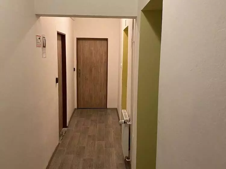 هاستل Easy Housing