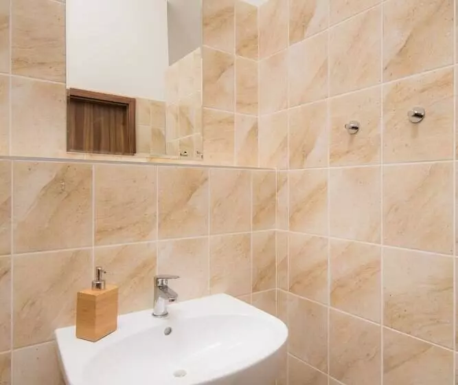 هاستل Easy Housing