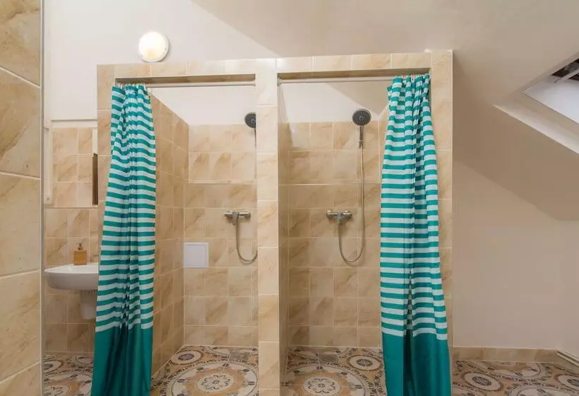 هاستل Easy Housing