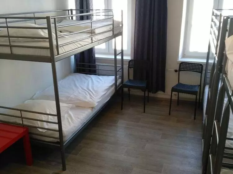 هاستل Easy Housing
