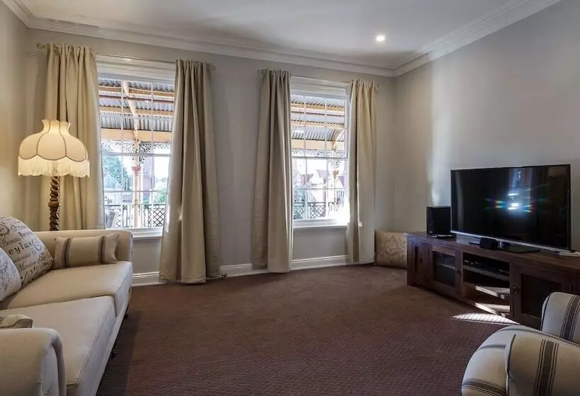 Bathurst Royal Apartments
