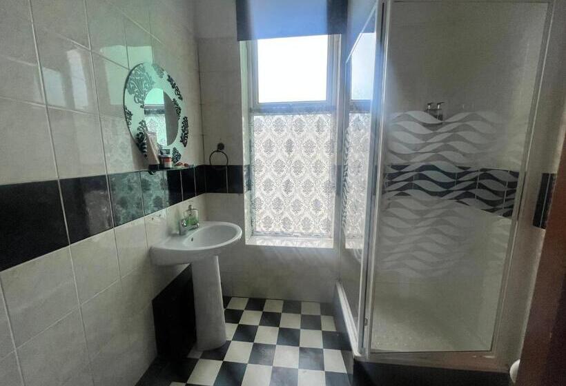 مبيت وإفطار The Holmlea