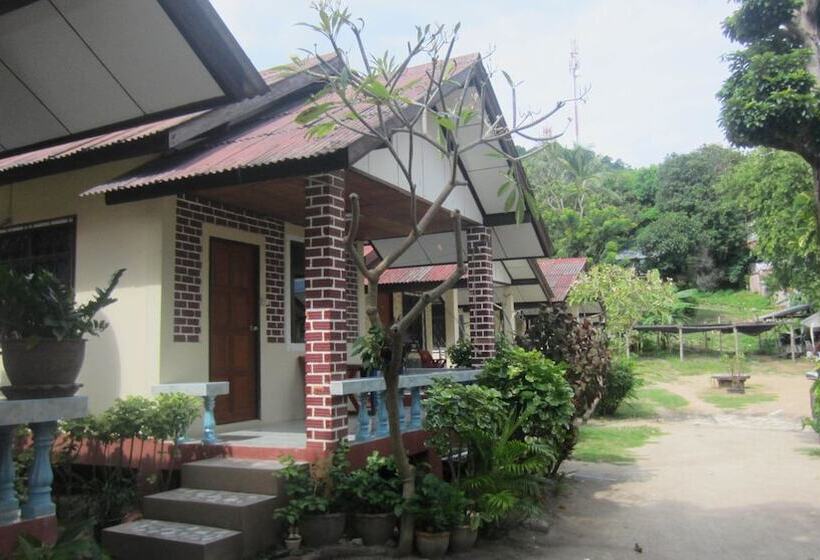 هتل Charung Bungalows