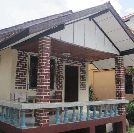 هتل Charung Bungalows