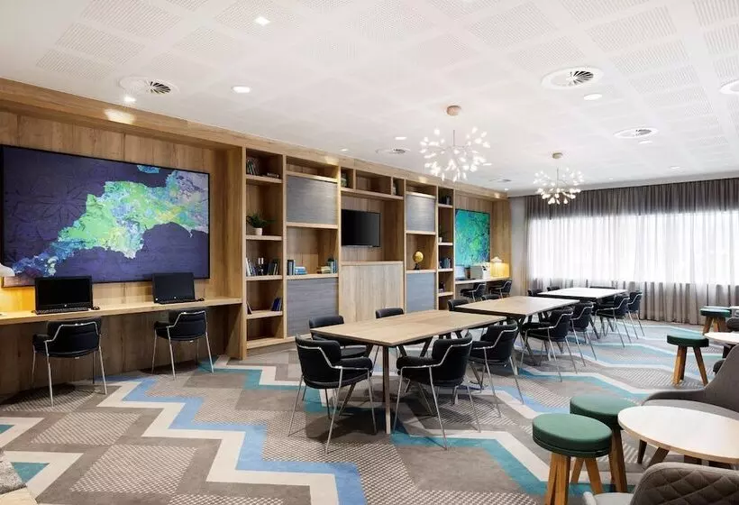 هتل Hampton By Hilton Bristol Airport