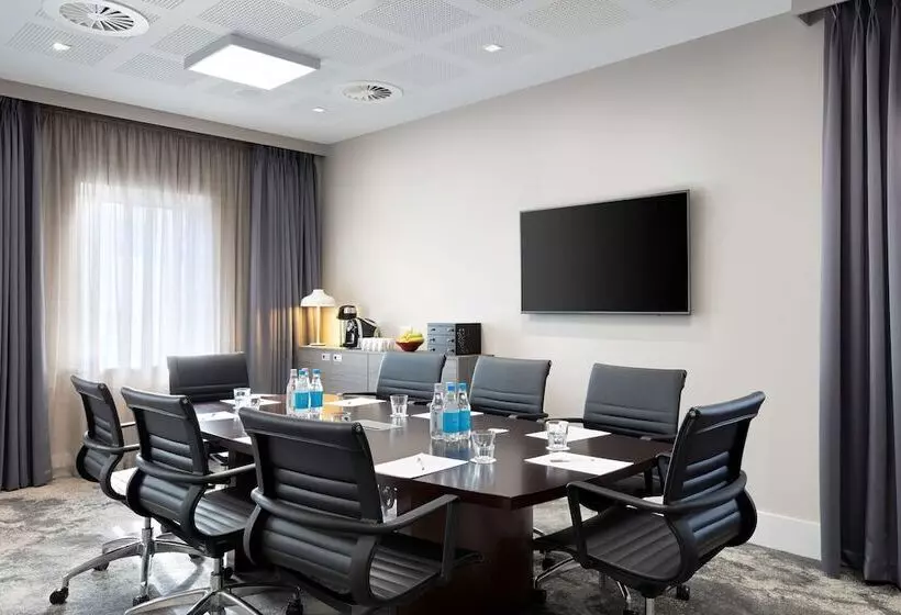 هتل Hampton By Hilton Bristol Airport