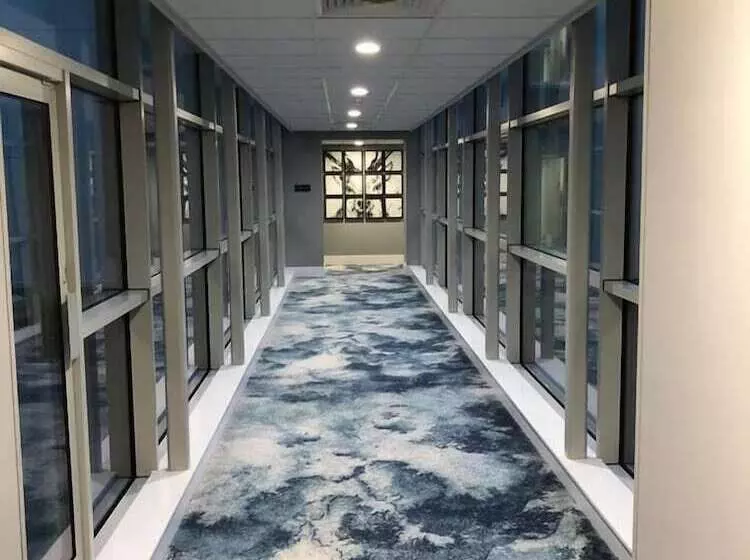 هتل Hampton By Hilton Bristol Airport