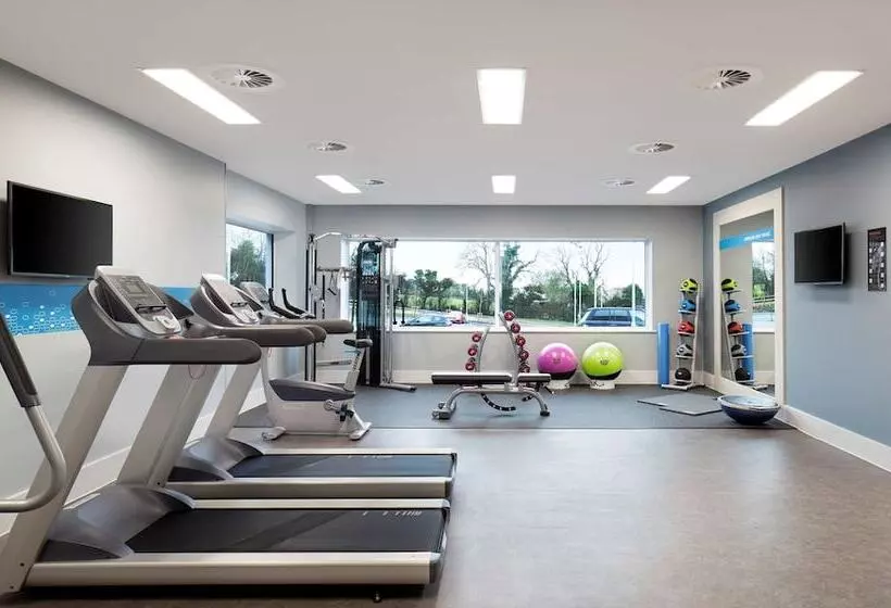 هتل Hampton By Hilton Bristol Airport
