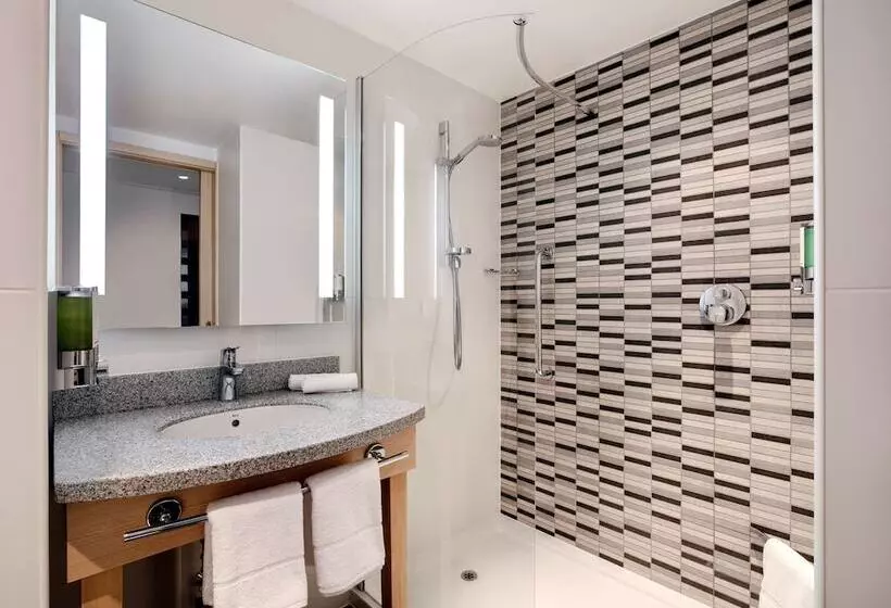 هتل Hampton By Hilton Bristol Airport
