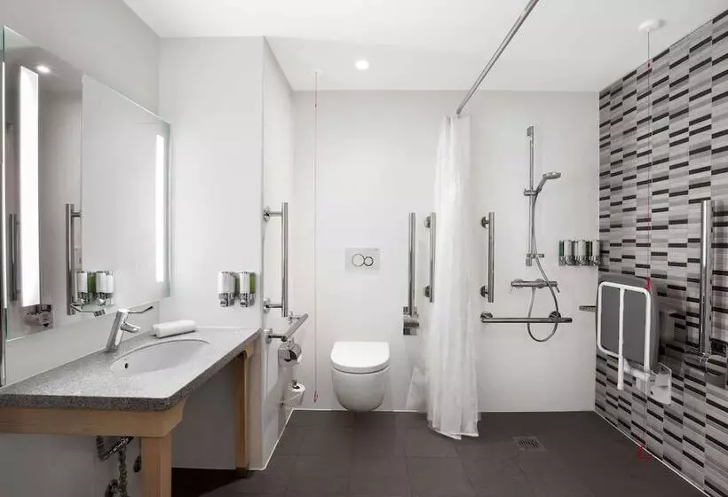 هتل Hampton By Hilton Bristol Airport