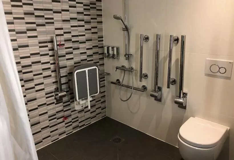 هتل Hampton By Hilton Bristol Airport
