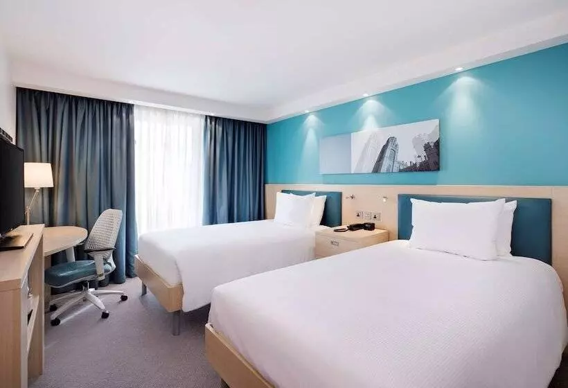 هتل Hampton By Hilton Bristol Airport