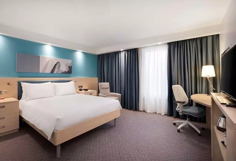 هتل Hampton By Hilton Bristol Airport