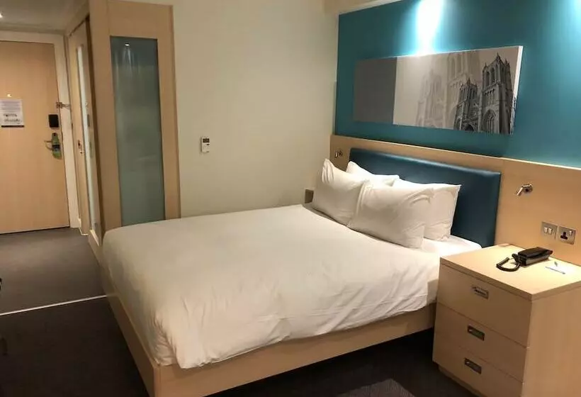هتل Hampton By Hilton Bristol Airport