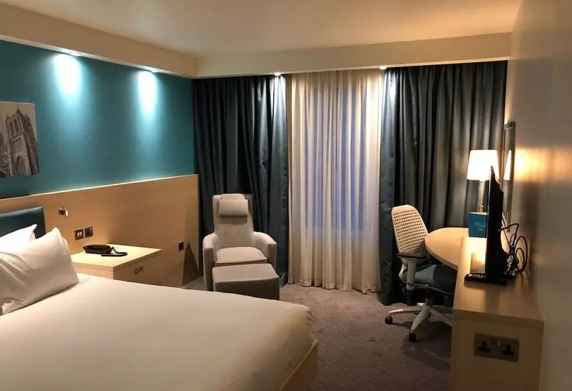 هتل Hampton By Hilton Bristol Airport