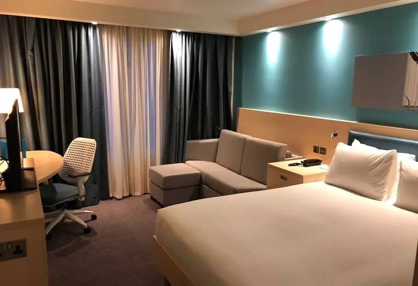 هتل Hampton By Hilton Bristol Airport