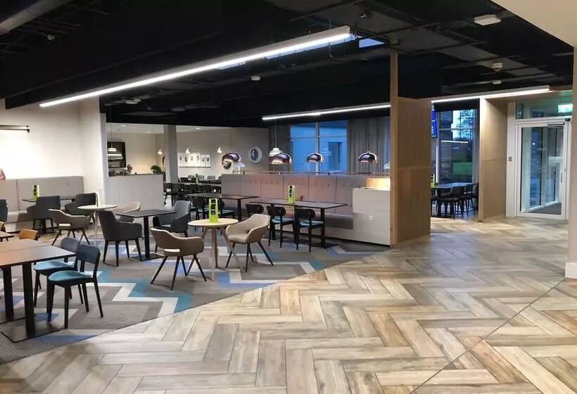 هتل Hampton By Hilton Bristol Airport