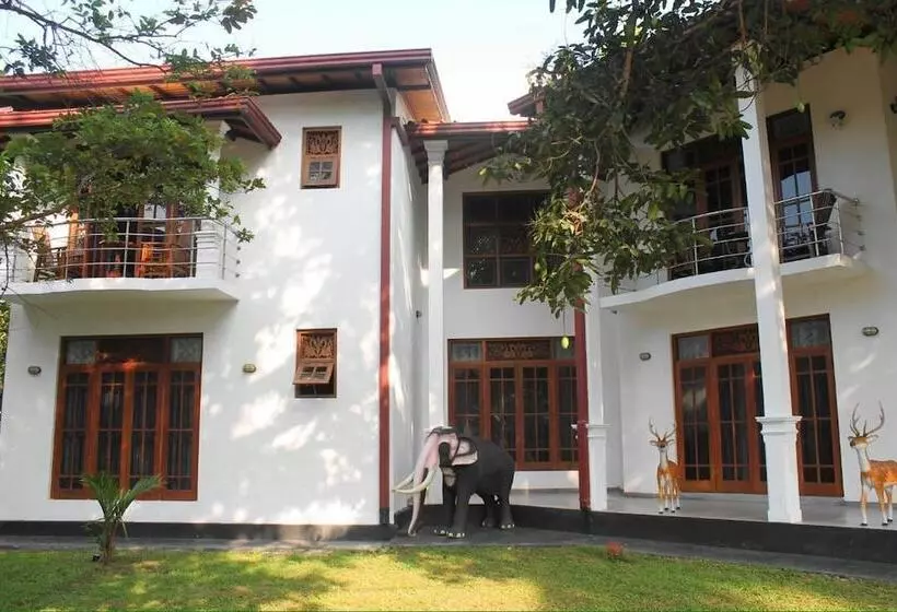 Hotelli Mahakumara White House