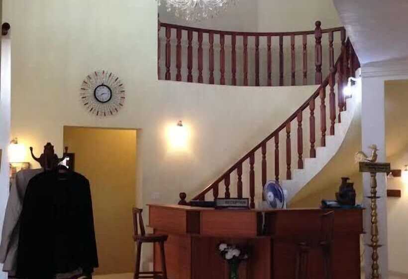 فندق Mahakumara White House