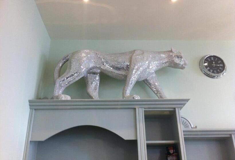 The Ship Leopard Hotel No Children