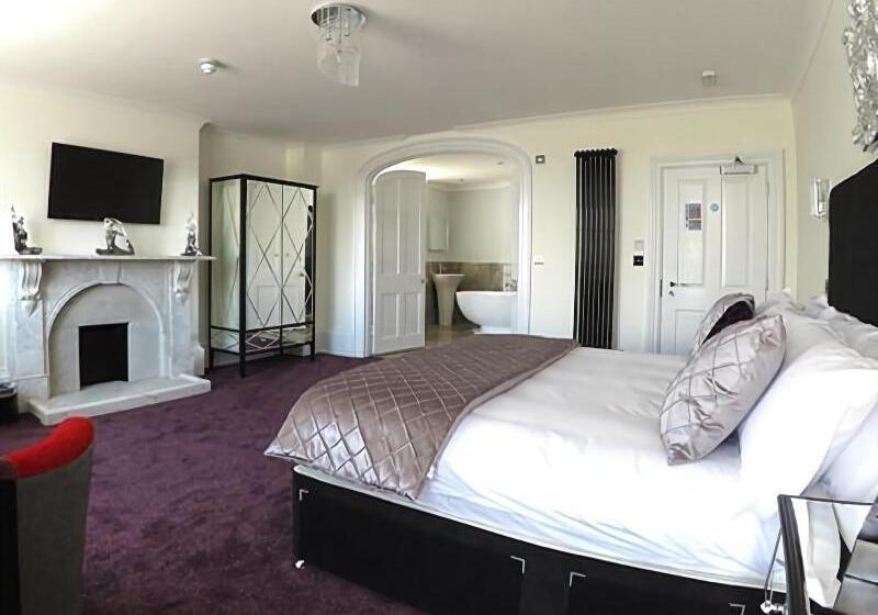 The Ship Leopard Hotel No Children