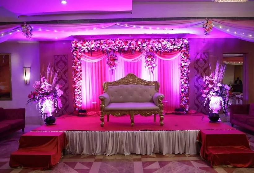 ホテル Western Court Panchkula