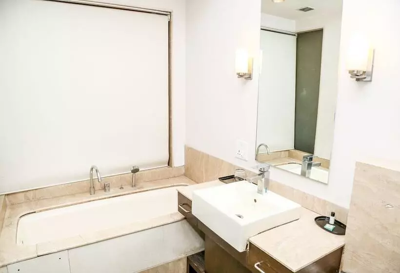ホテル Western Court Panchkula