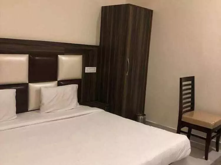 ホテル Western Court Panchkula
