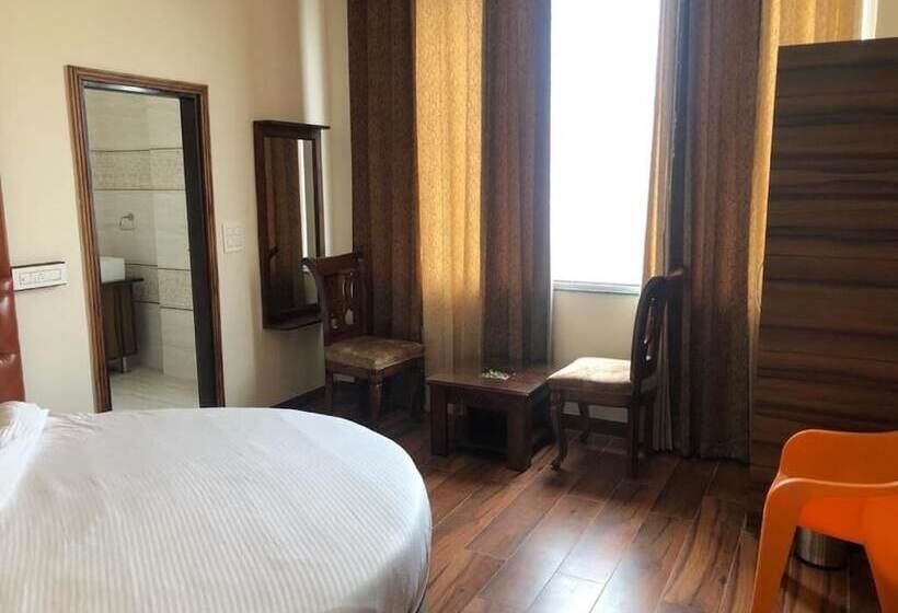 Отель Western Court Panchkula