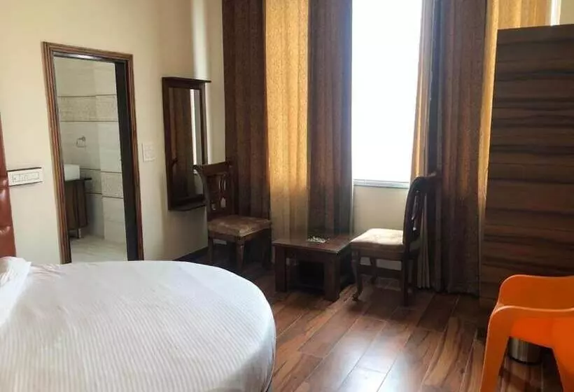 ホテル Western Court Panchkula