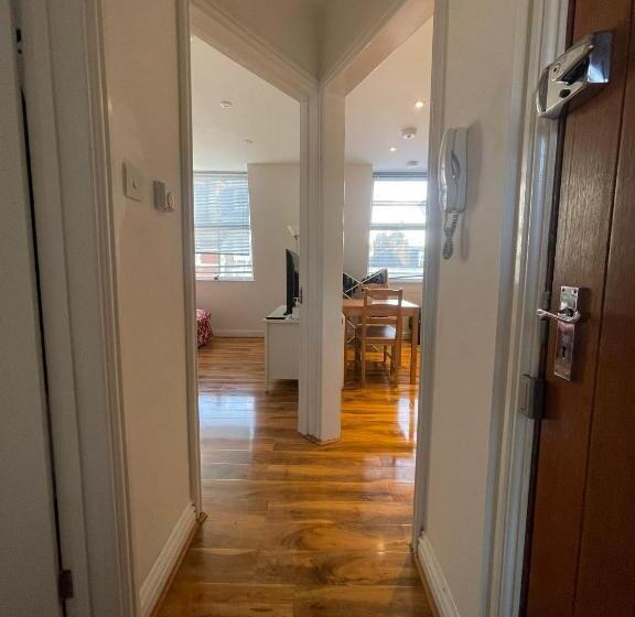 Kensington Guest Rooms 98