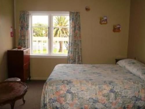 Barnacles Seaside Inn Hostel