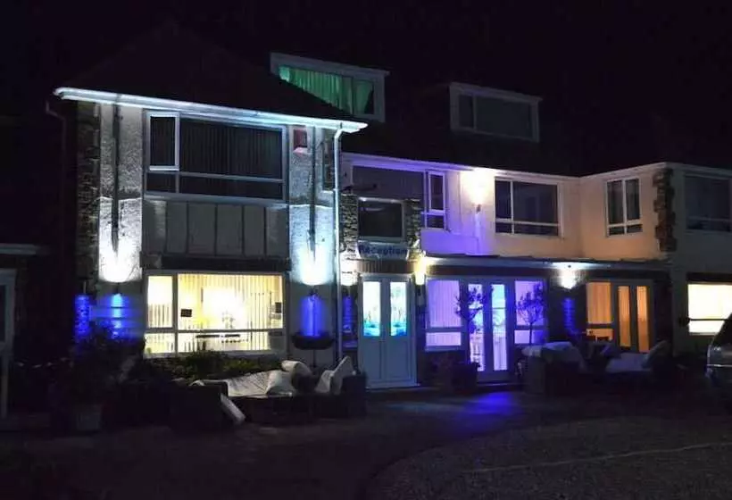 ベッドアンドブレックファースト Watersedge Guest House
