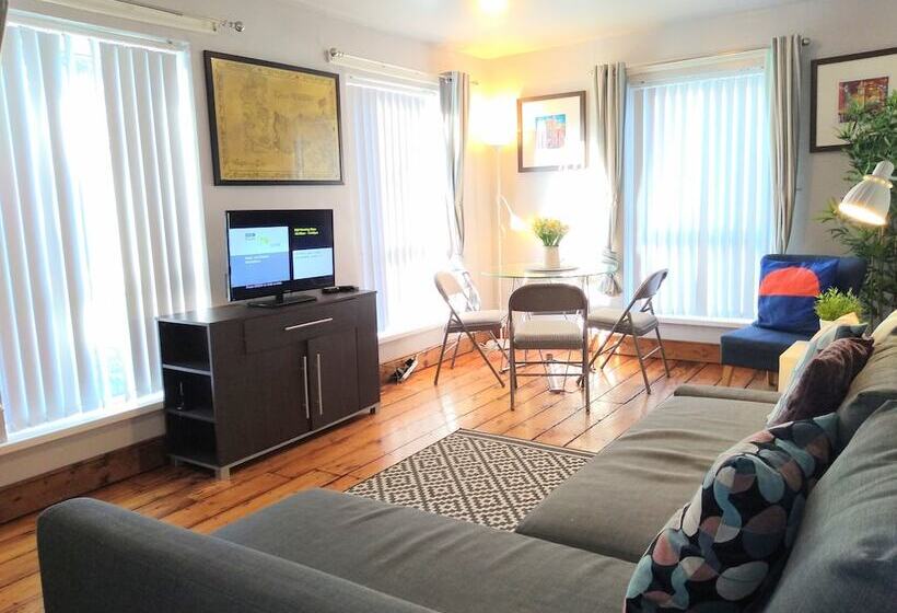 Perfect Central City Location   Parking   4 Beds   2 Bedrooms