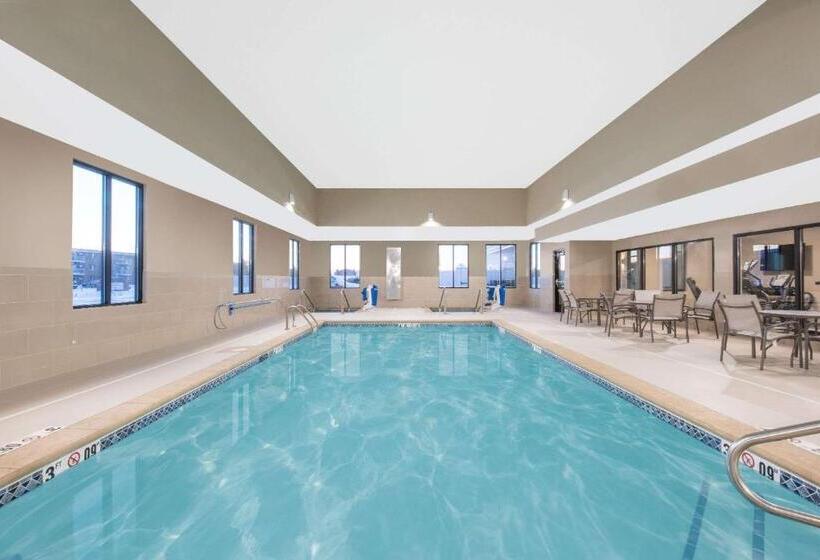 בית מלון כפרי Candlewood Suites Fargo South  Medical Center By Ihg