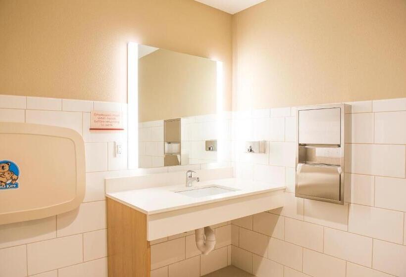 בית מלון כפרי Candlewood Suites Fargo South  Medical Center By Ihg