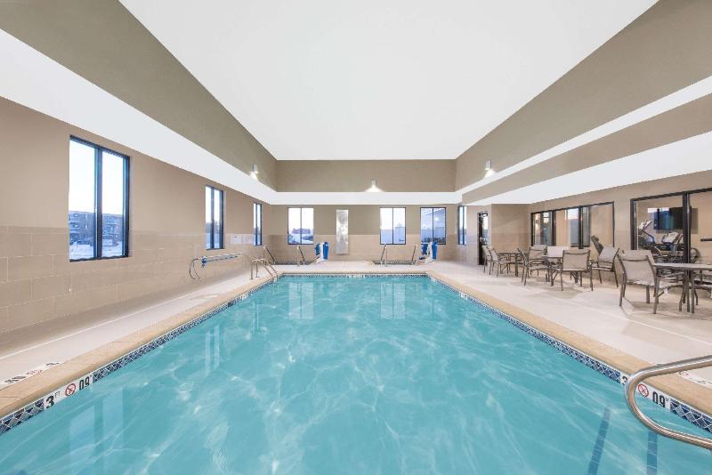 בית מלון כפרי Candlewood Suites Fargo South  Medical Center By Ihg