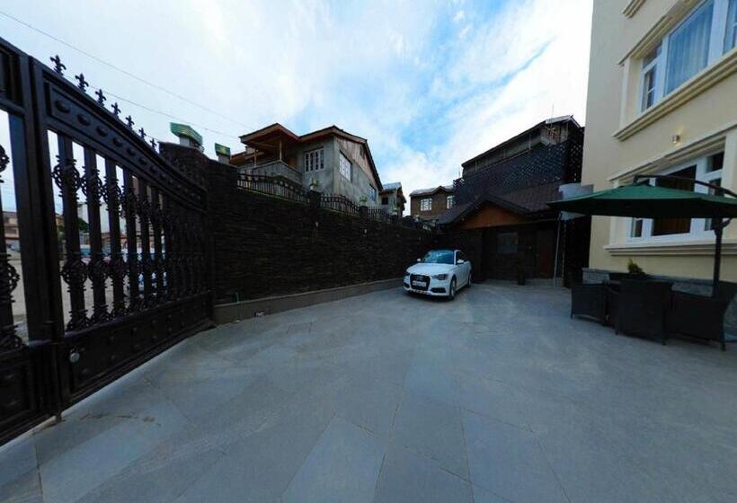 בית מלון כפרי Clarks Inn Srinagar