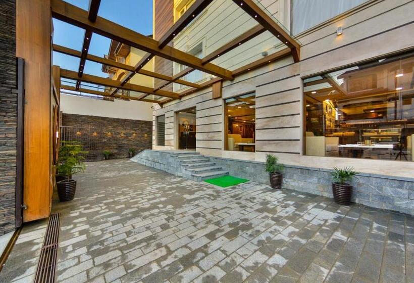 בית מלון כפרי Clarks Inn Srinagar