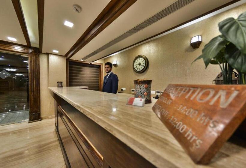 בית מלון כפרי Clarks Inn Srinagar