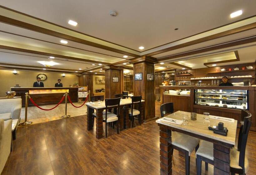 בית מלון כפרי Clarks Inn Srinagar