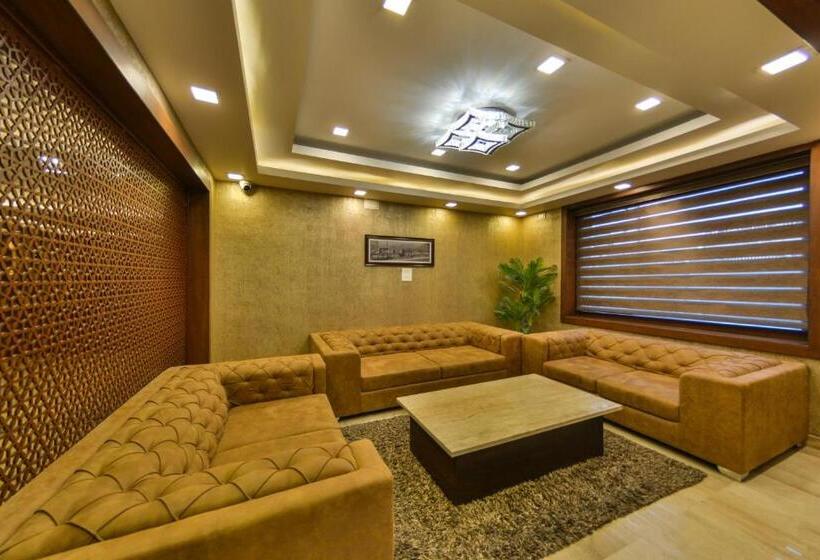 בית מלון כפרי Clarks Inn Srinagar