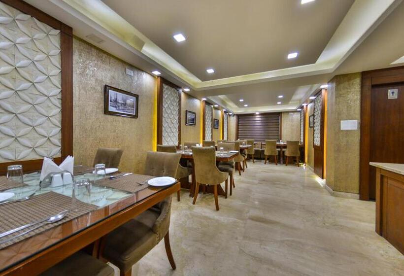 בית מלון כפרי Clarks Inn Srinagar