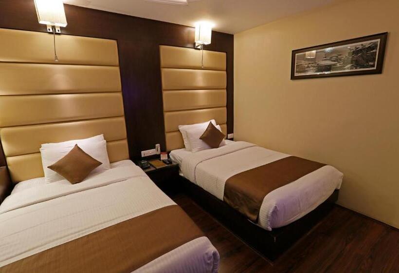 בית מלון כפרי Clarks Inn Srinagar