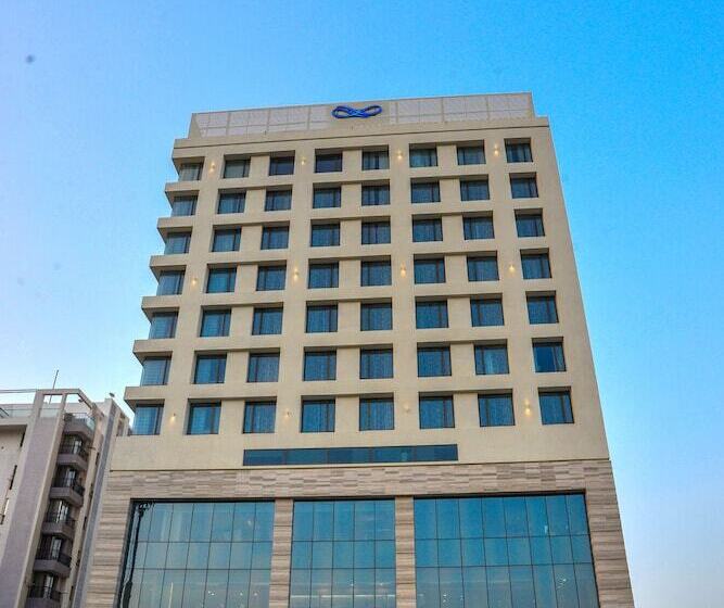 هتل Efcee Sarovar Premiere Bhavnagar