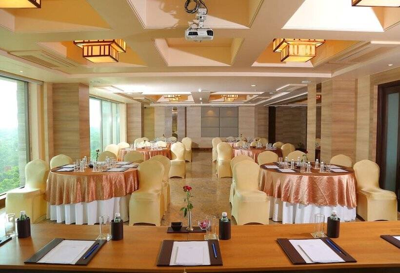 酒店 Efcee Sarovar Premiere Bhavnagar