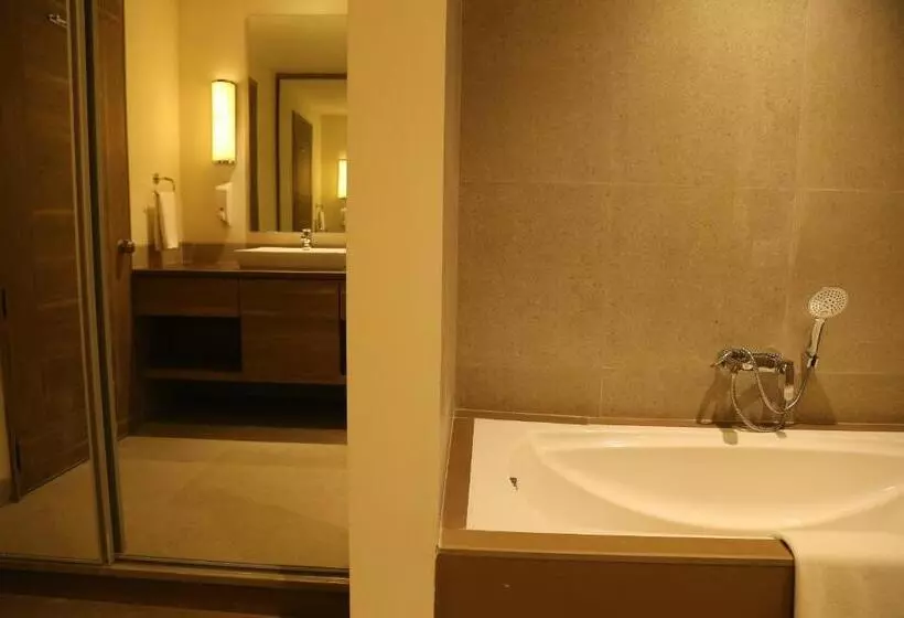 Hotelli Efcee Sarovar Premiere Bhavnagar