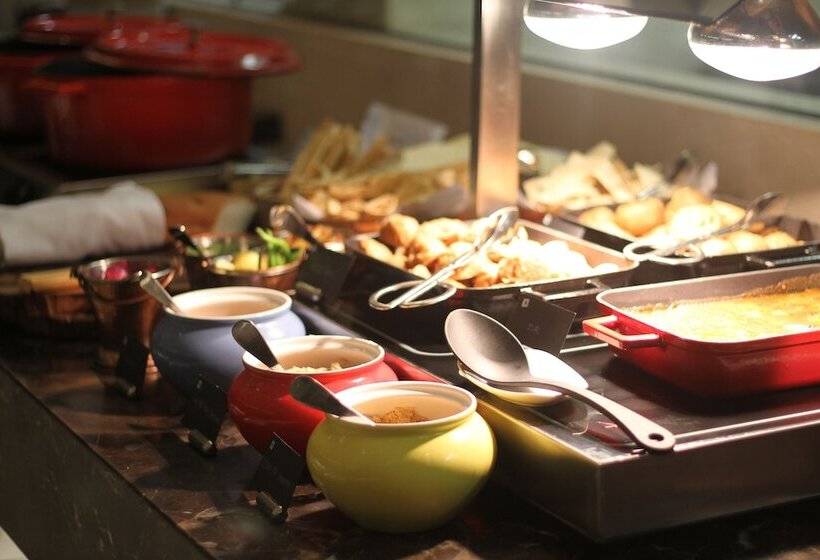 בית מלון כפרי Fairfield By Marriott Indore