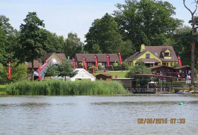 ホテル Gosfield Lake Resort