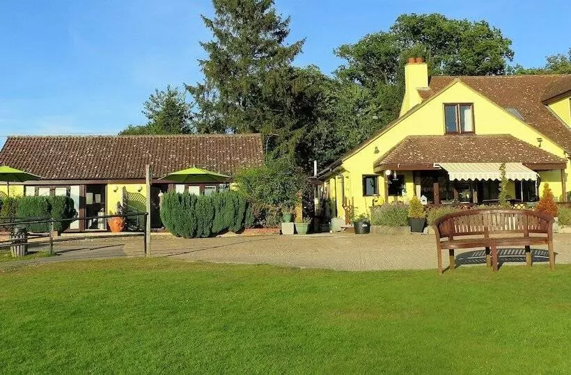ホテル Gosfield Lake Resort